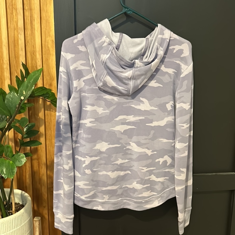 Athleta Light Purple Camo Break the Curve Hem Hoodie Sweatshirt. Size 16/ XXL - Picture 4 of 9